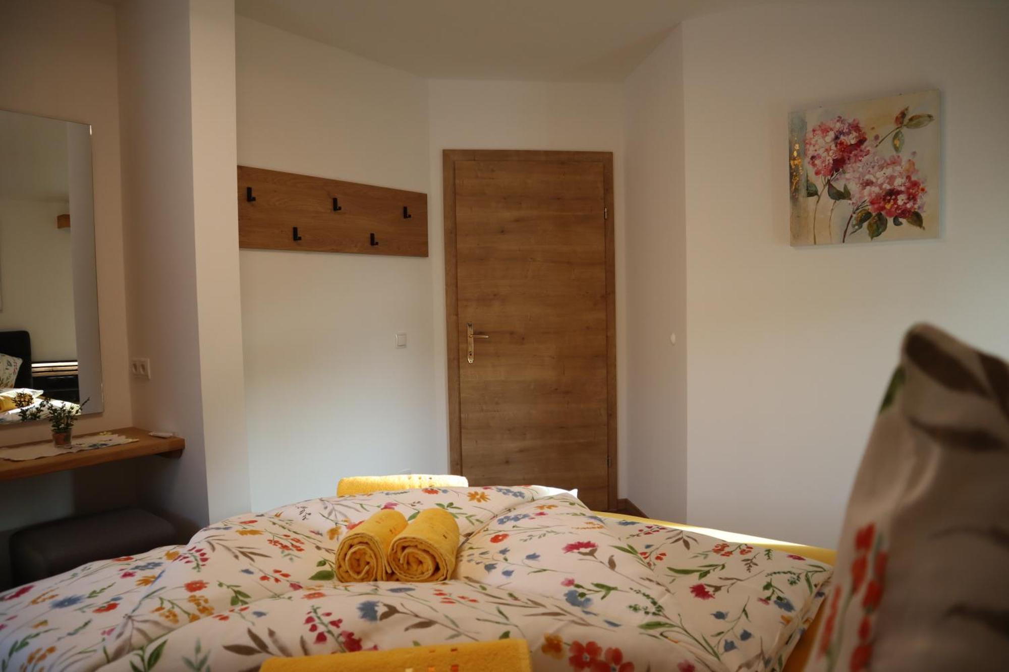 Landhaus-Appartements Warraich Шладминг Екстериор снимка